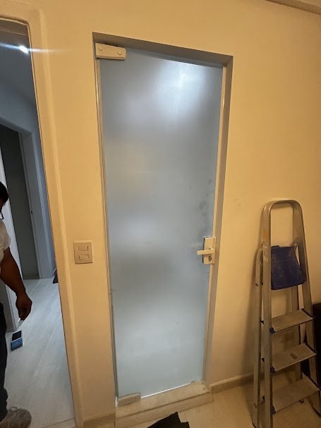 Porta de Vidro em vidro temperado — Mali Vidraçaria